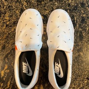 Nike slip on shoes